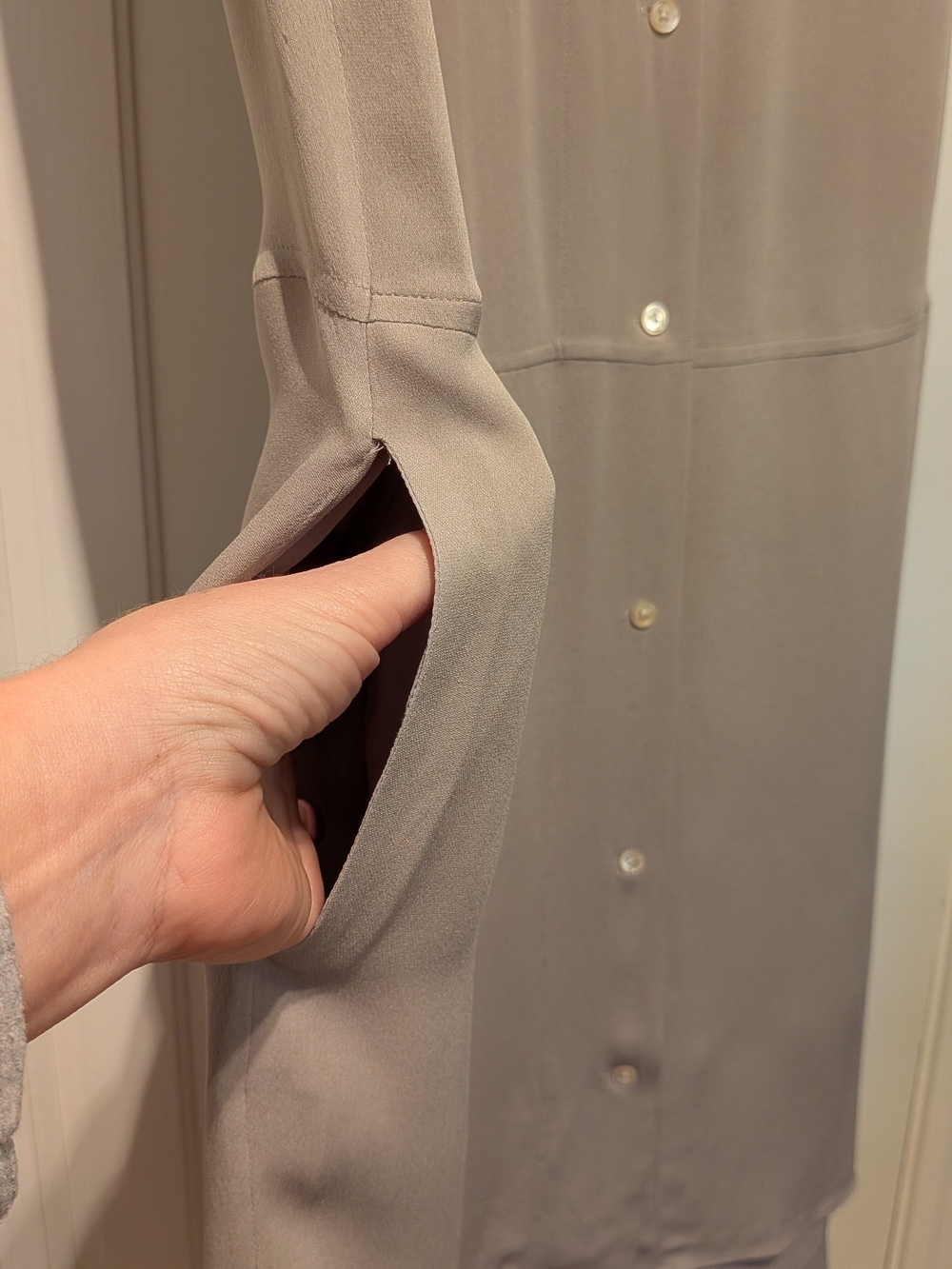 Classy Wilfred Taupe Sleeveless Button-Down Shift Dress - Picture 3 of 7